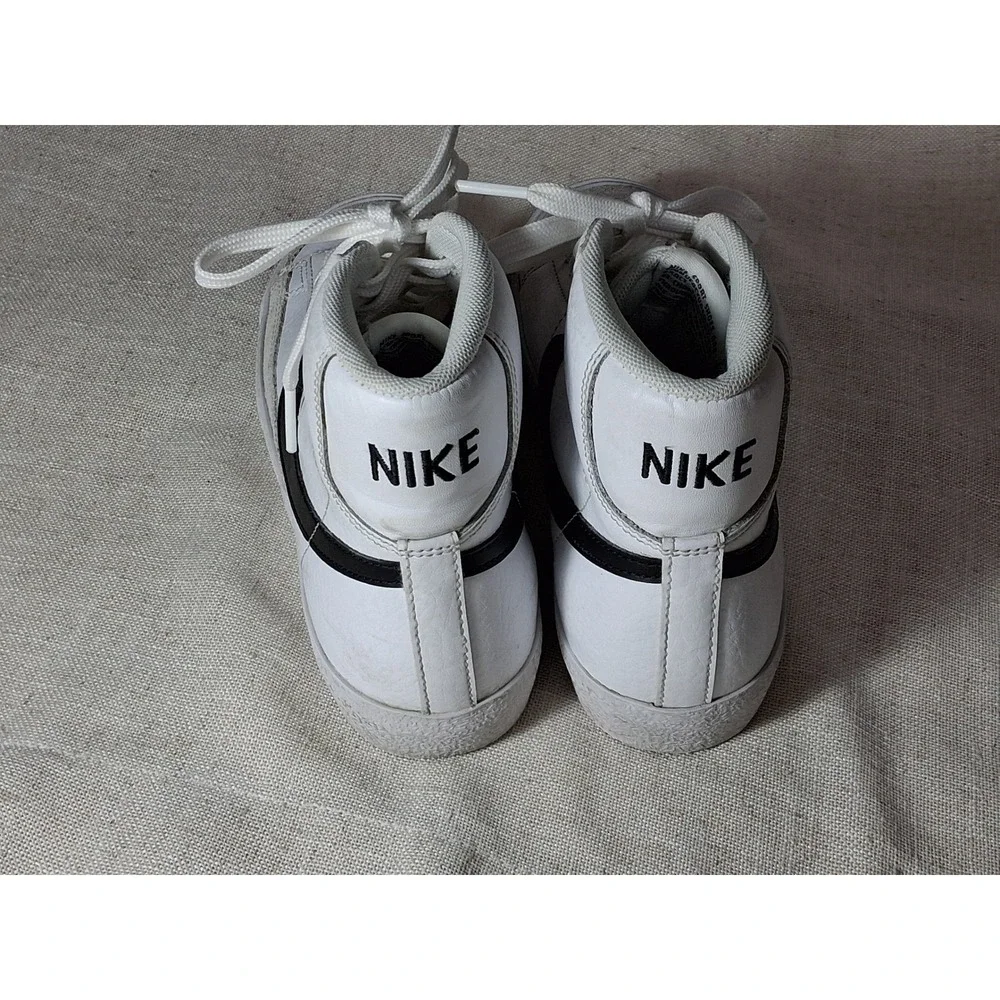 Nike Blazer Mid 77 White Black High Top Sneakers DA4086-100 Kids Size 3.5Y